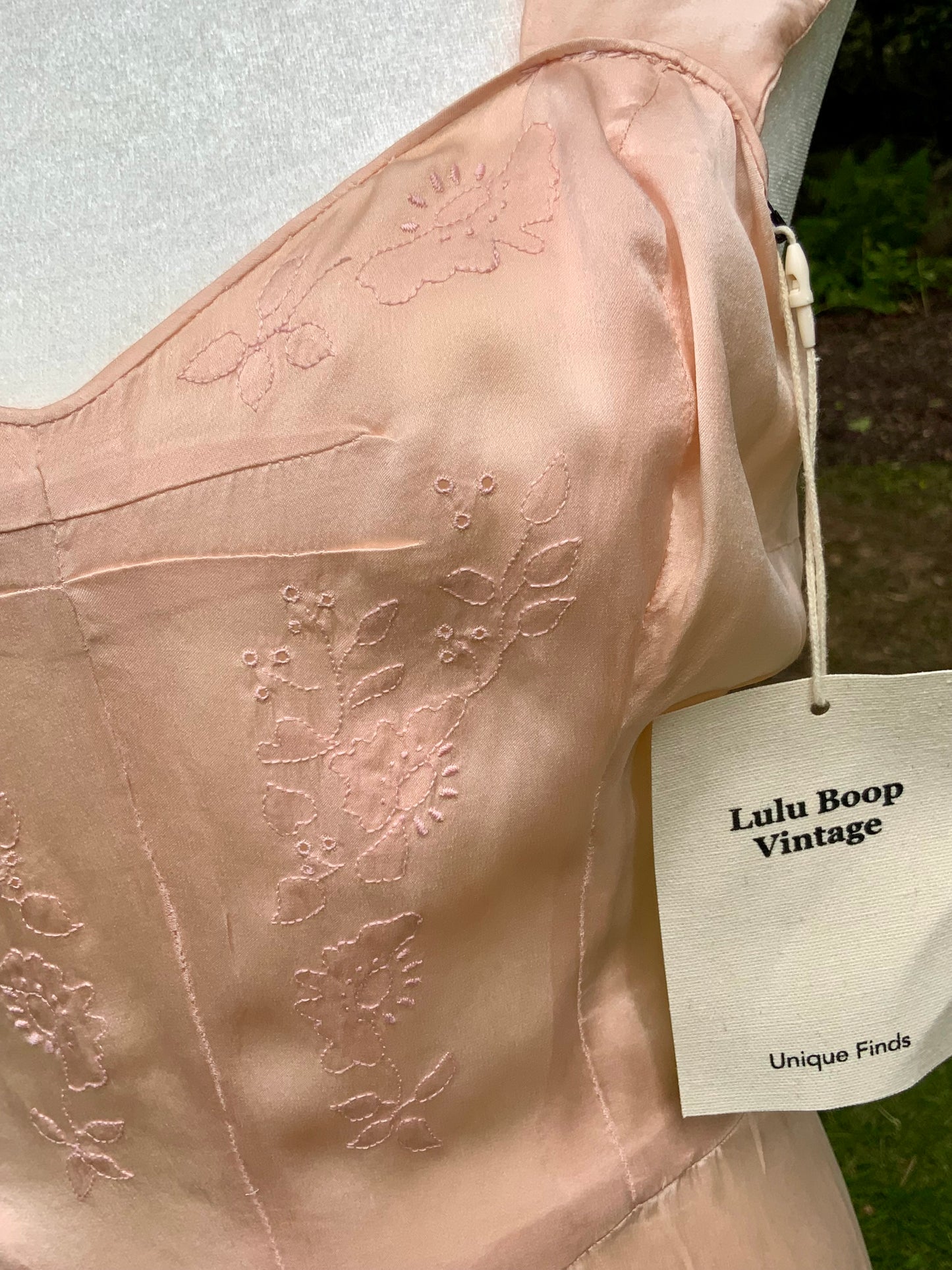 1930s Peach Silk Embroidered Gown with Train. Alternative Vintage Bridal Dress.30CF