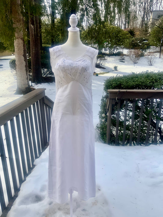 Antique Edwardian Cotton Batiste Boudoir Gown c.1915–1920 – Hand Embroidered Blue Flowers – Lace Shoulder Panels – Romantic Lingerie Dress-ED62
