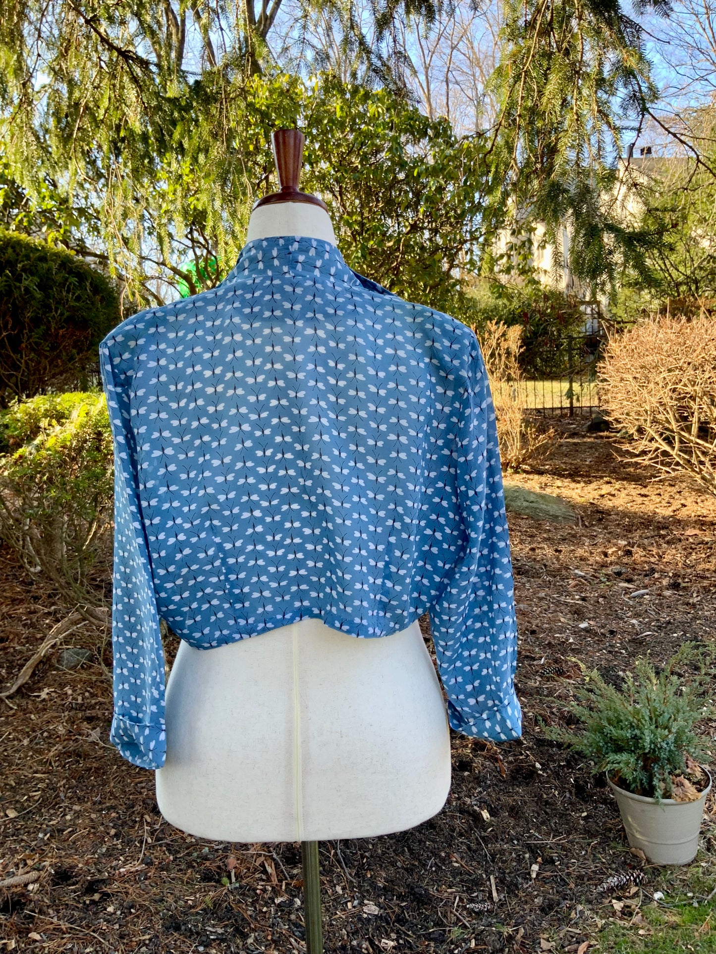 Vintage 1940s Dragonfly Print Rayon Cropped Jacket – Novelty Print Blue Lounge Bolero – Mid Century Resort Wear-40R