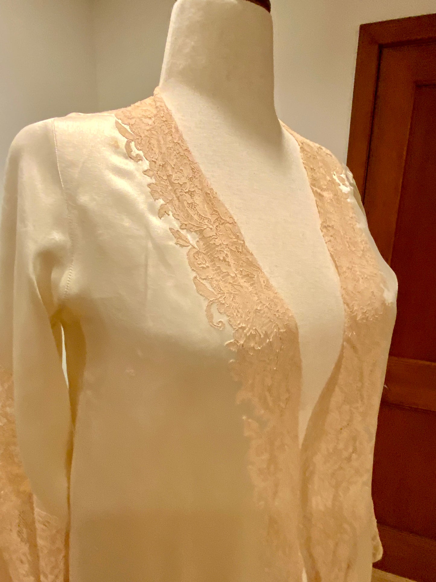 1930s Pure Silk & Lace Robe – Ivory Antique Peignoir with Hand – Luxury Vintage - 30AR