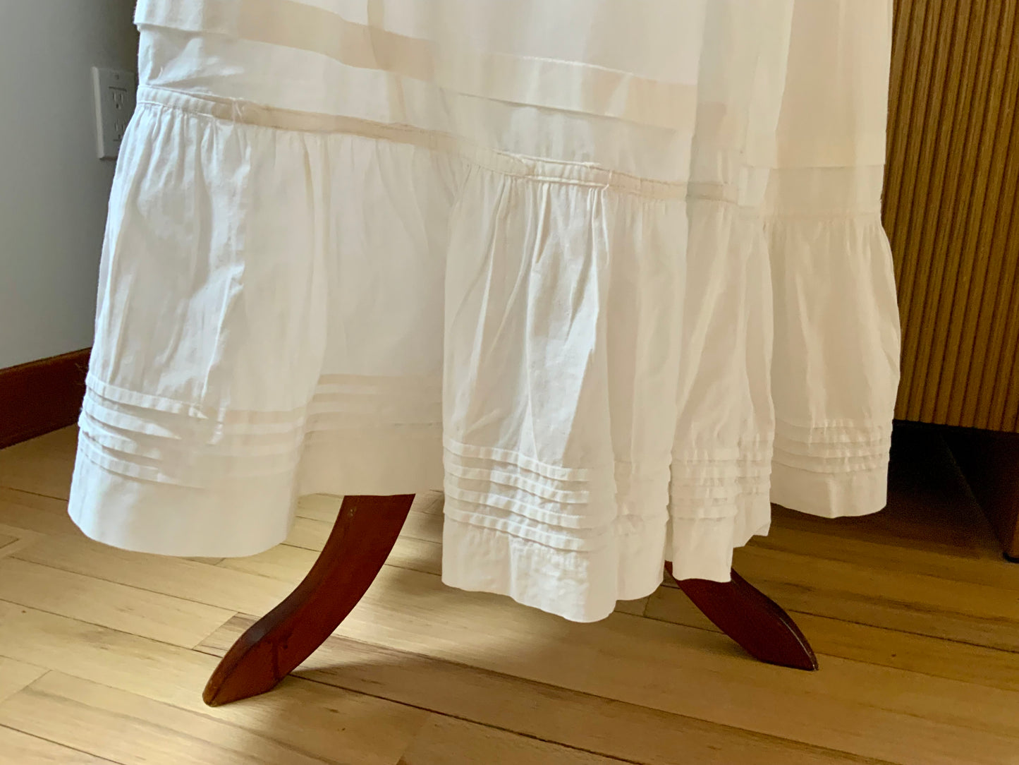 Antique Edwardian White Cotton Petticoat Skirt with Hand-Applied Vintage Appliqués-ED75