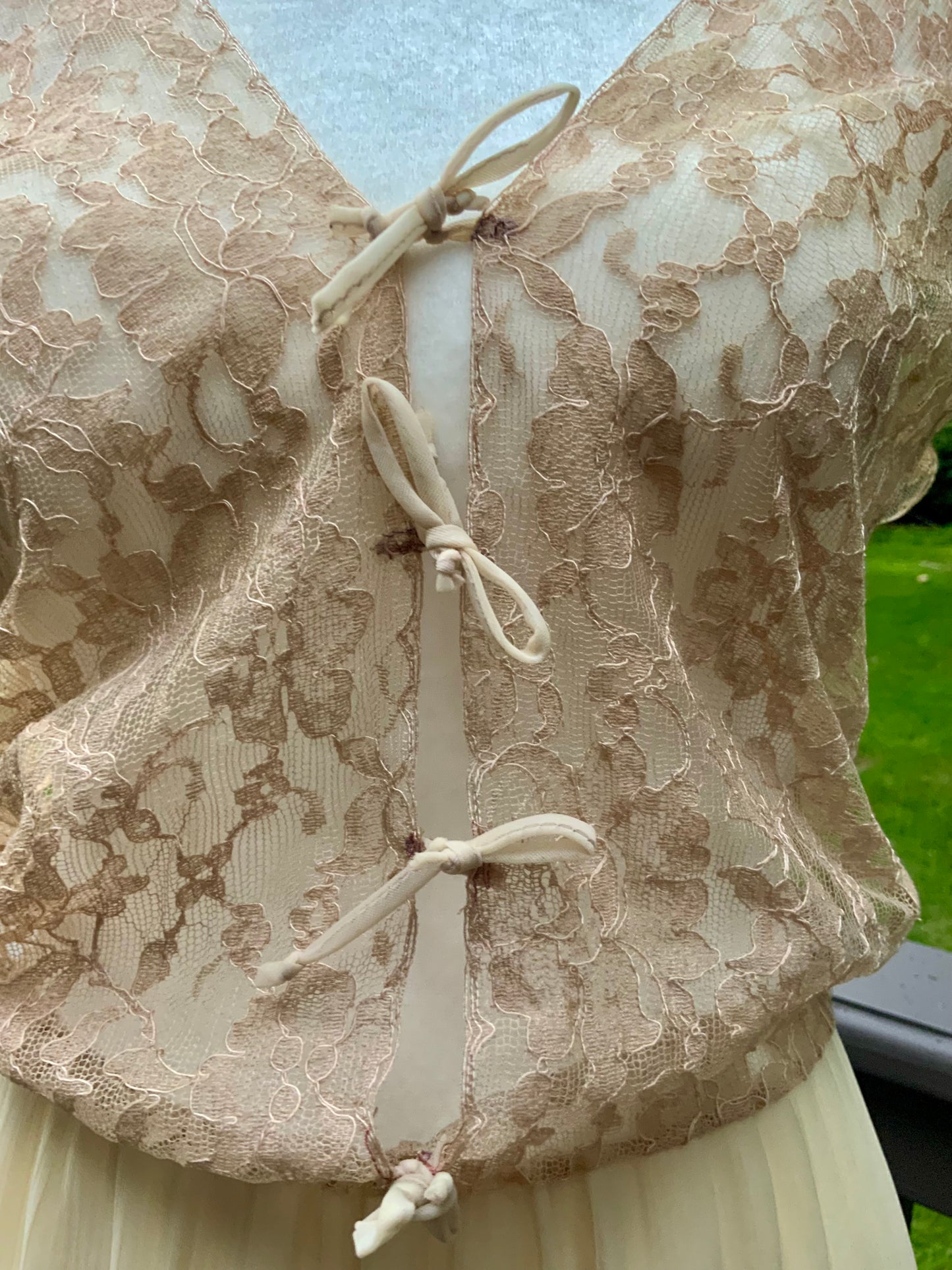 Hand Dyed 1940s Champagne Lace Bridal Gown Pleated Wedding Dress Vintage Boudoir Dress
- 40B3