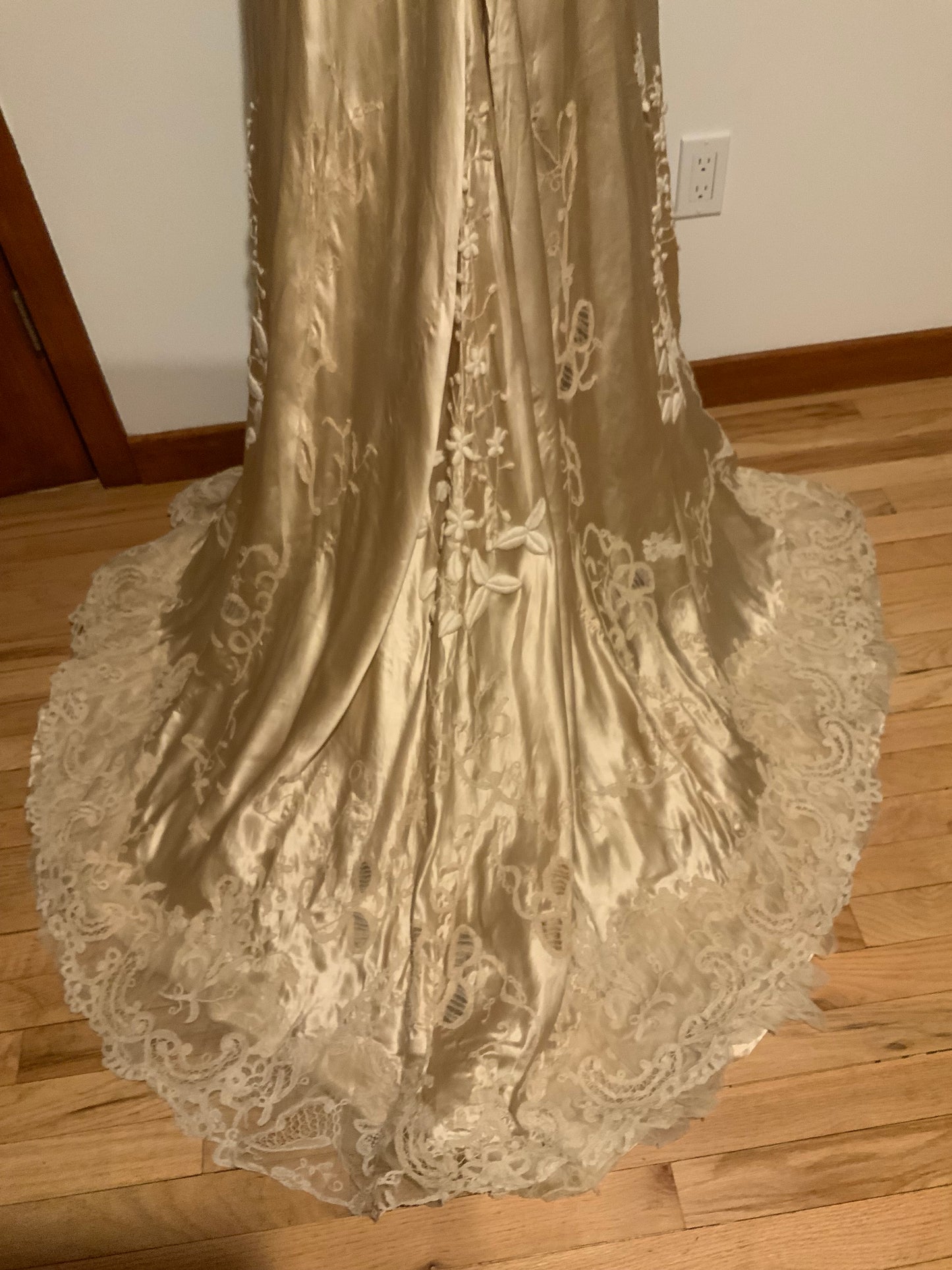 Victorian Silk Wedding Gown - 1890 - VI8