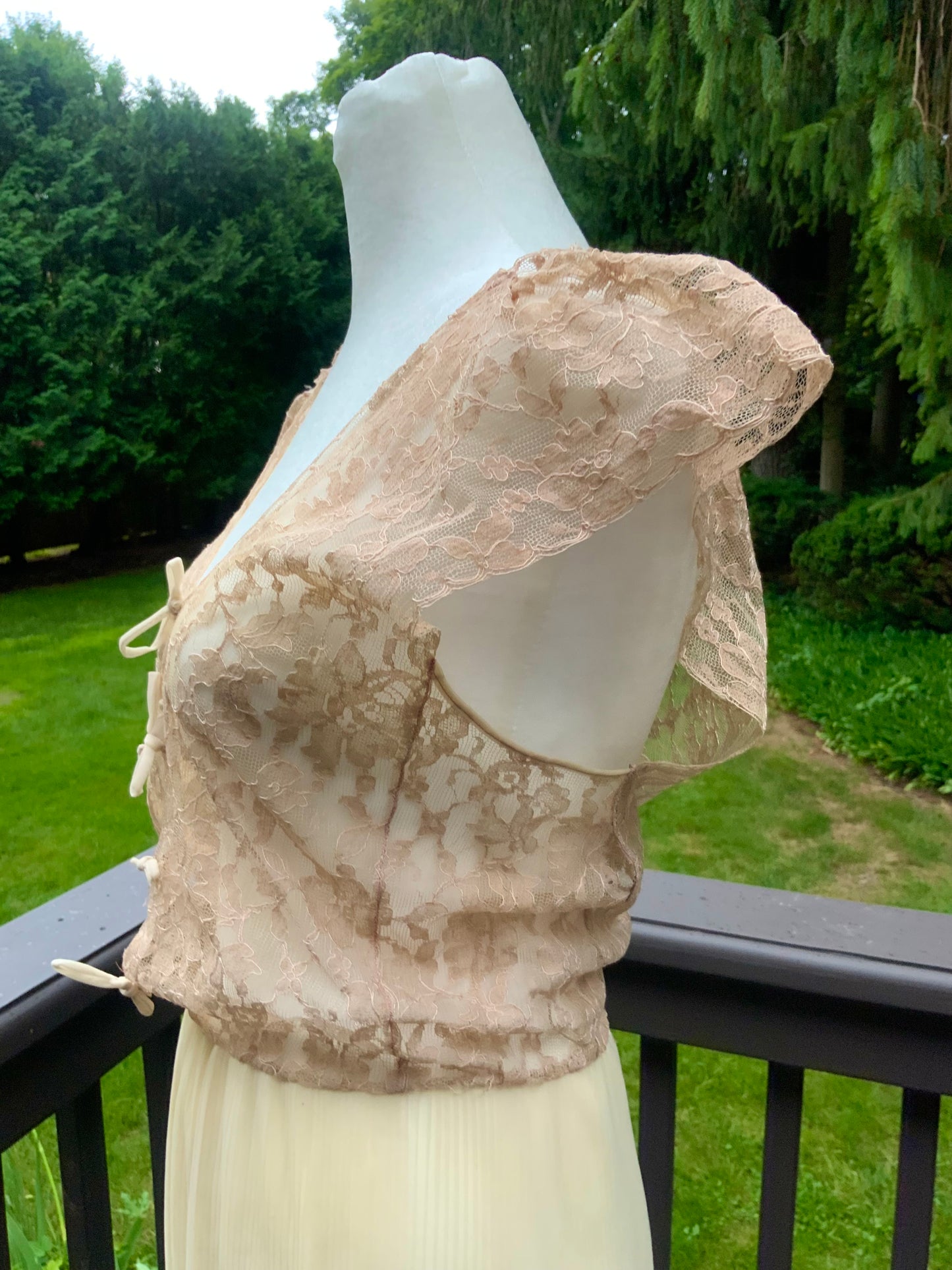 Hand Dyed 1940s Champagne Lace Bridal Gown Pleated Wedding Dress Vintage Boudoir Dress
- 40B3
