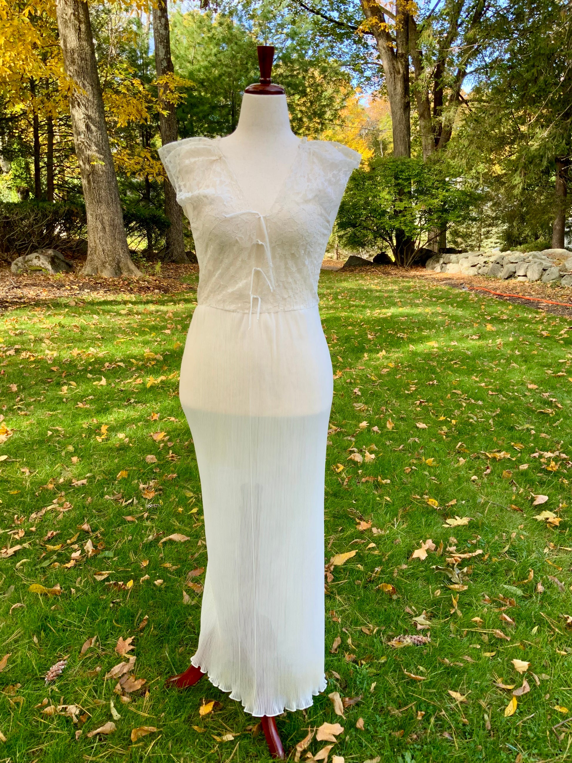 Lace & Pleated Chiffon Nightgown Ethereal Old Hollywood Lingerie Dress- 40s - 40B3 Lace & Pleated Chiffon Nightgown Ethereal Old Hollywood Lingerie Dress- 40s - 40B3