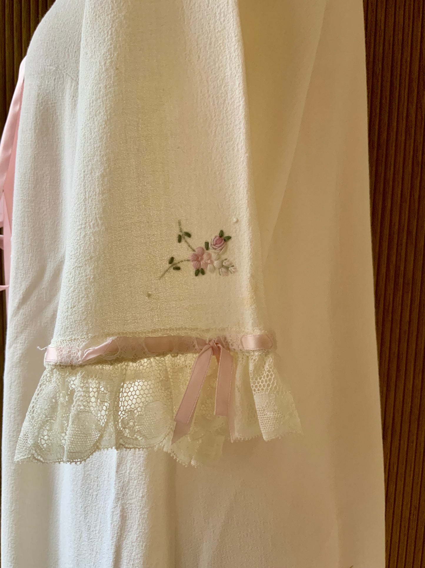 1950s Vintage Nylon Crepe Peignoir Robe Lace Ribbon Embroidered Boudoir Lingerie-50BF