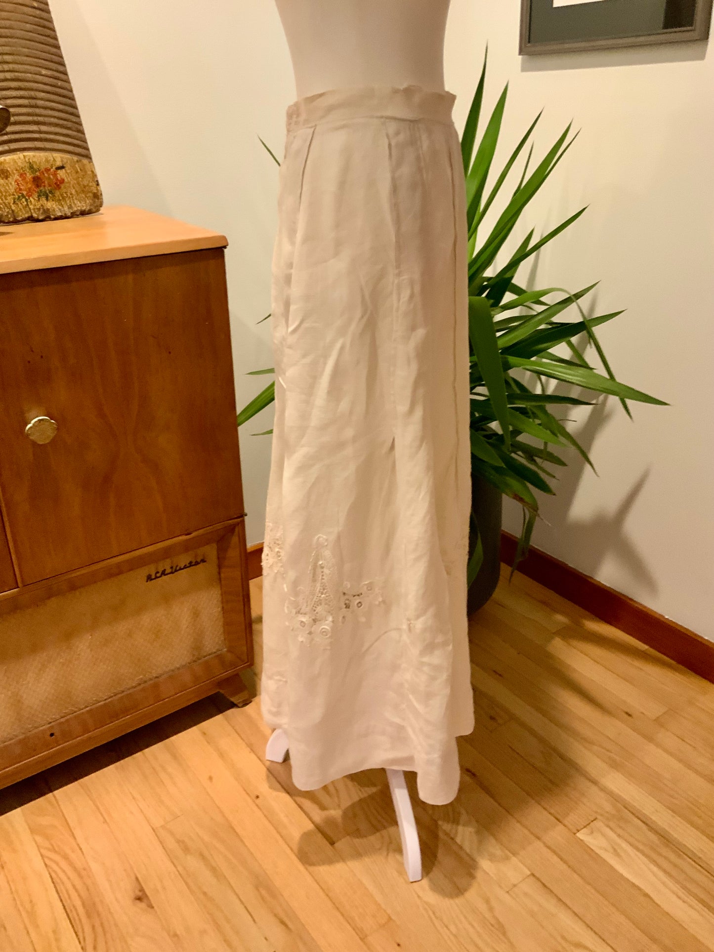 Edwardian Cotton Skirt with Crochet Lace Appliqués –1900s- ED25