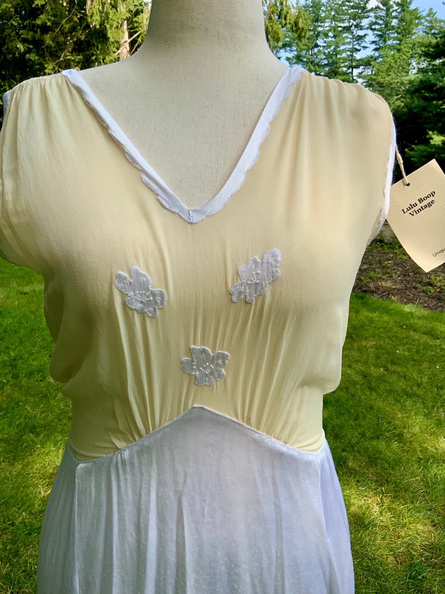1930s Ivory Silk Chiffon and White Satin Boudoir Dress. Bridal Boudoir. 30cc