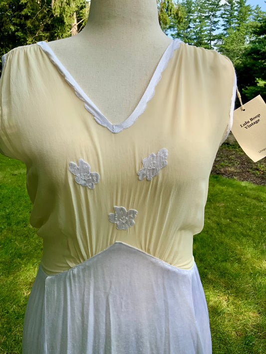 1930s Ivory Silk Chiffon and White Satin Boudoir Dress. Bridal Boudoir. 30cc