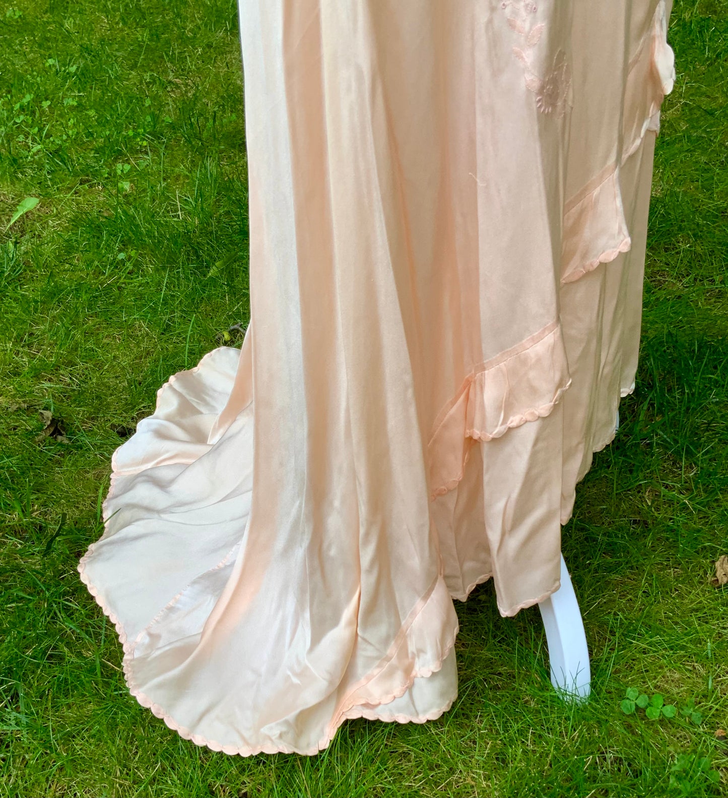 1930s Peach Silk Embroidered Gown with Train. Alternative Vintage Bridal Dress.30CF