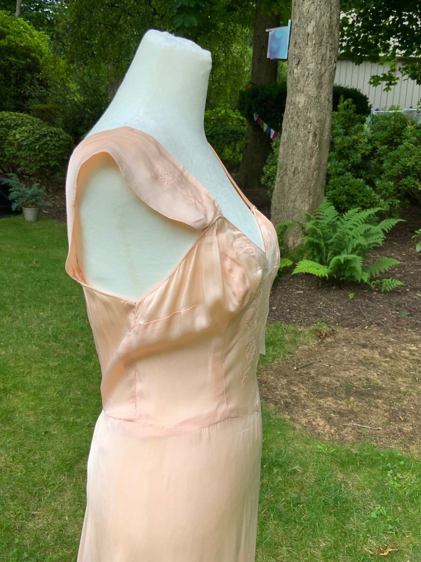 1930s Peach Silk Embroidered Gown with Train. Alternative Vintage Bridal Dress.30CF