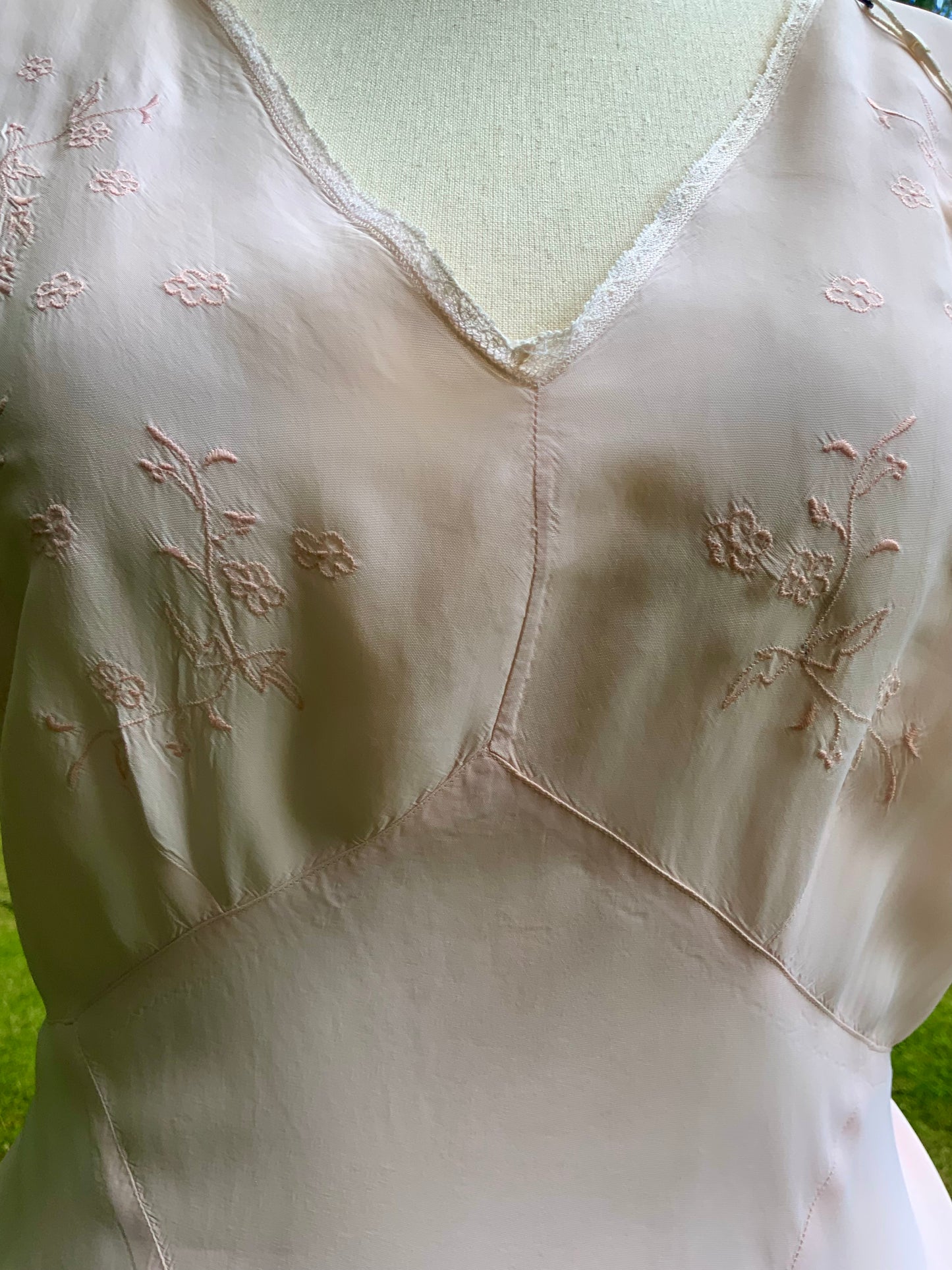 1930s Peach Embroidered Nightgown. Bias Cut Gown with Flutter Sleeves and Sash. Old Hollywood Lingerie.30CO.