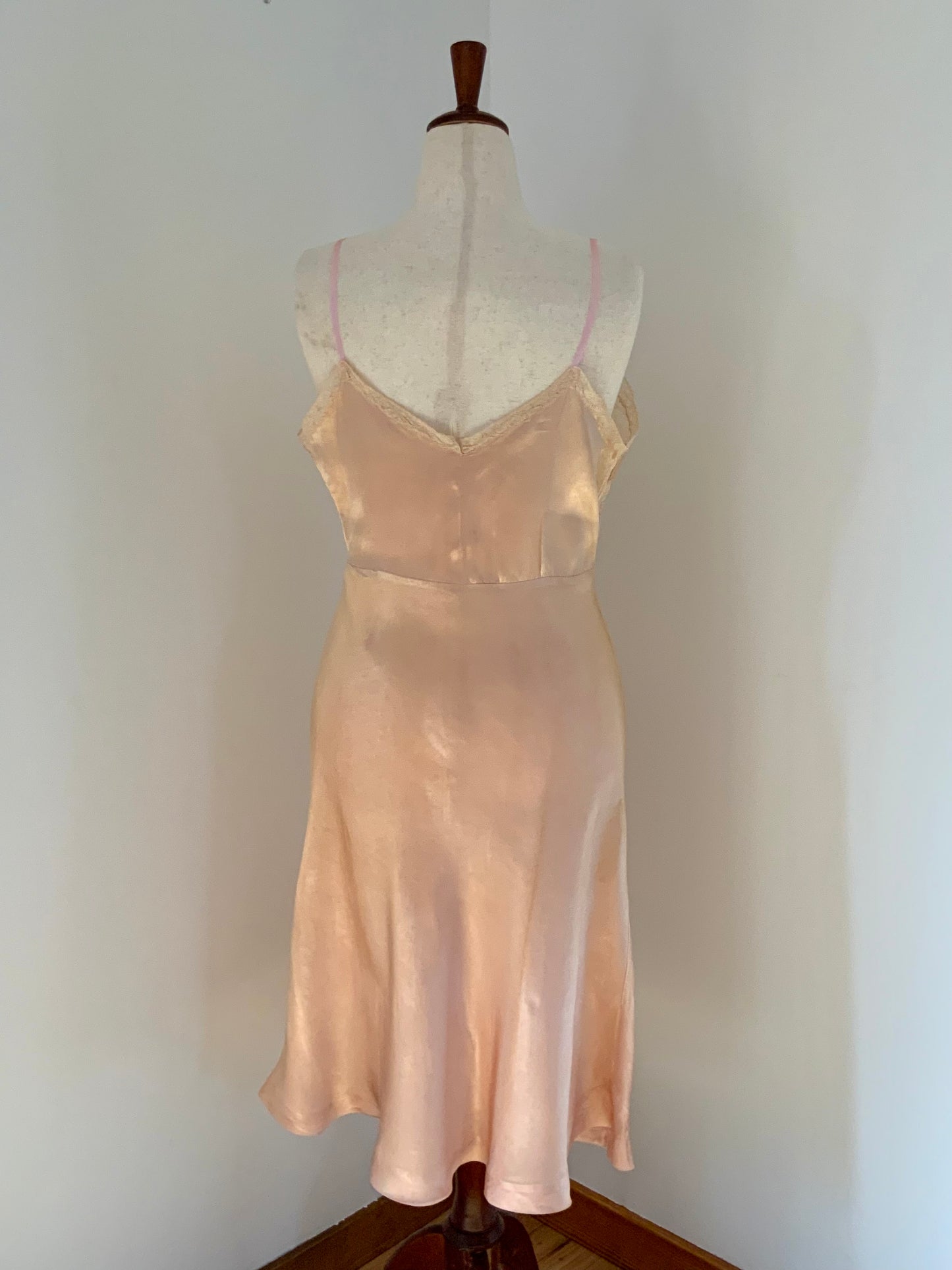 1940sVintage Hand-Dyed Satin Lace Slip Dress – Blush Peach with Satin Ribbon
- 40AA