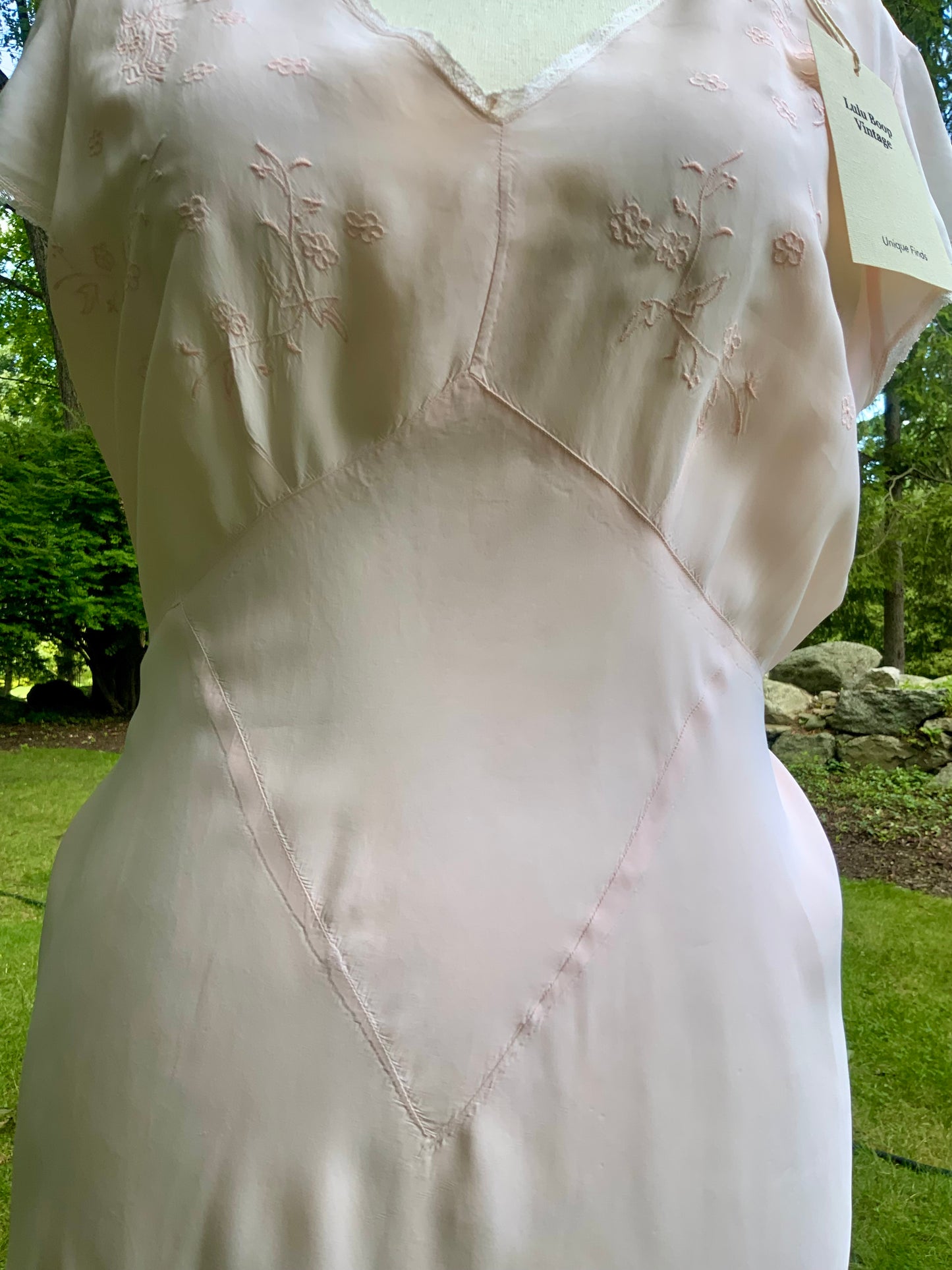 1930s Peach Embroidered Nightgown. Bias Cut Gown with Flutter Sleeves and Sash. Old Hollywood Lingerie.30CO.