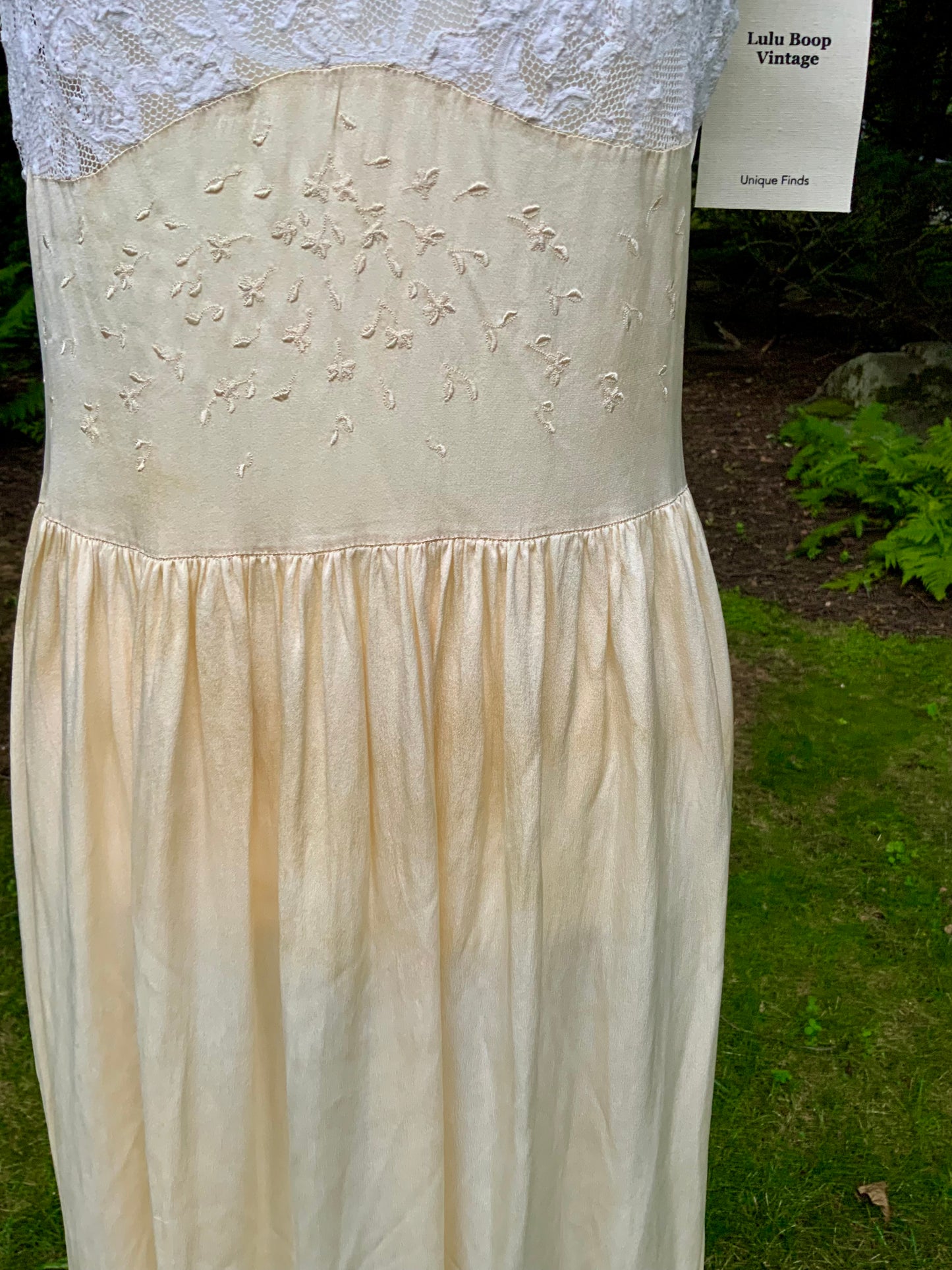 1930s Pure Silk and Lace Nightgown. Champagne Ivory Embroidered Gown. Romantic Bridal Slip Dress.30CG