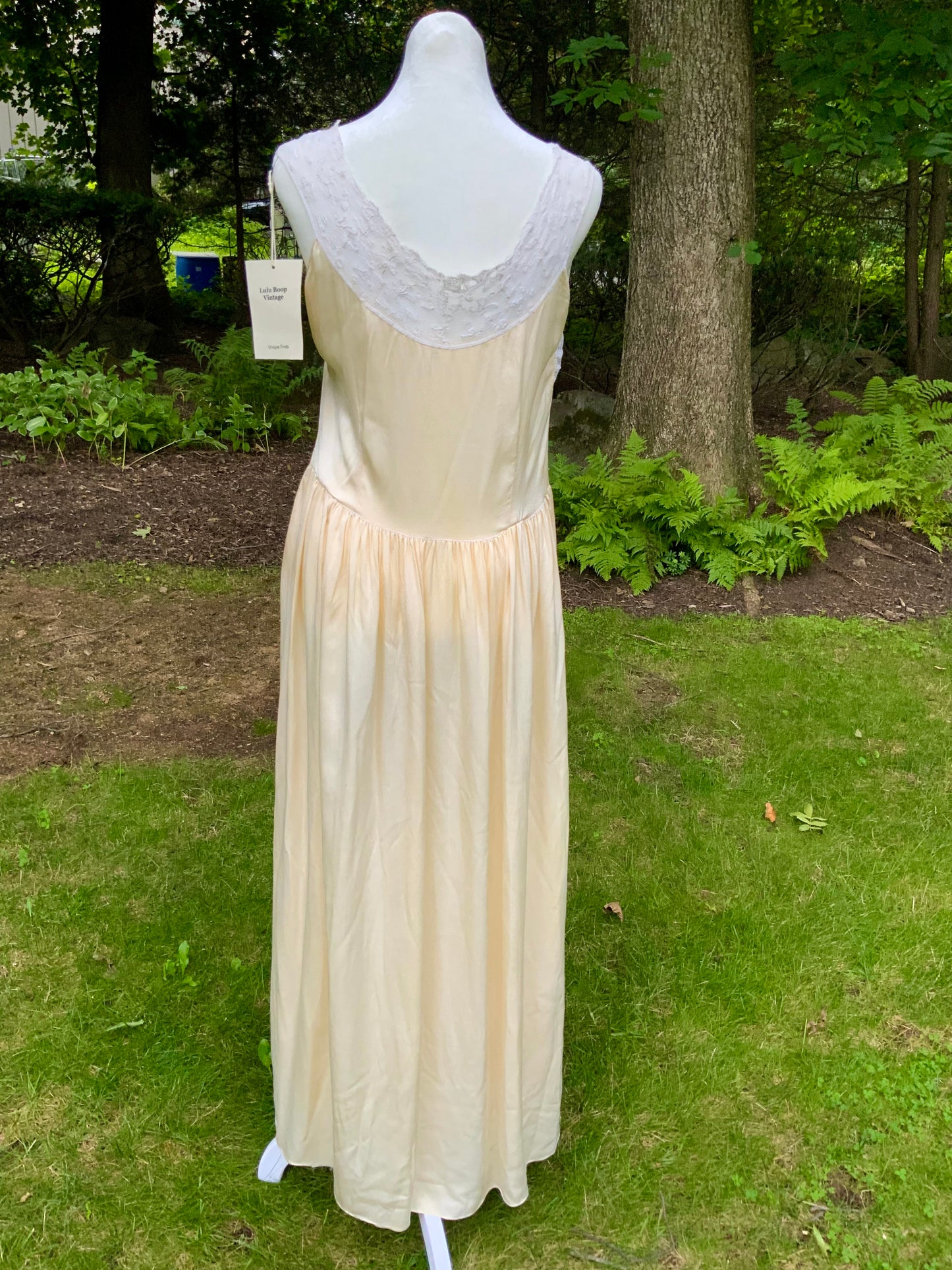 1930s Pure Silk and Lace Nightgown. Champagne Ivory Embroidered Gown. Romantic Bridal Slip Dress.30CG