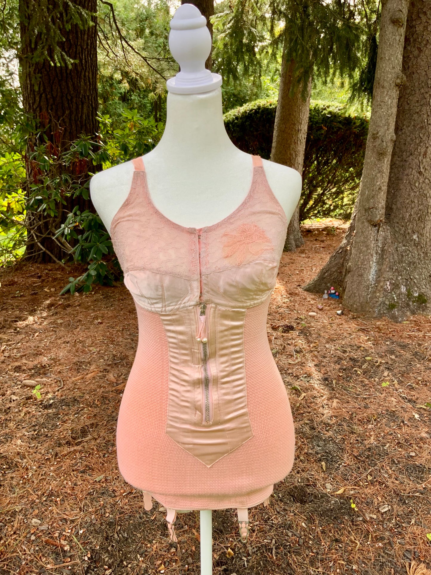 Vintage Corselet Girdle / Peach / Shaping Lingerie - Late 40s - 40AL corset