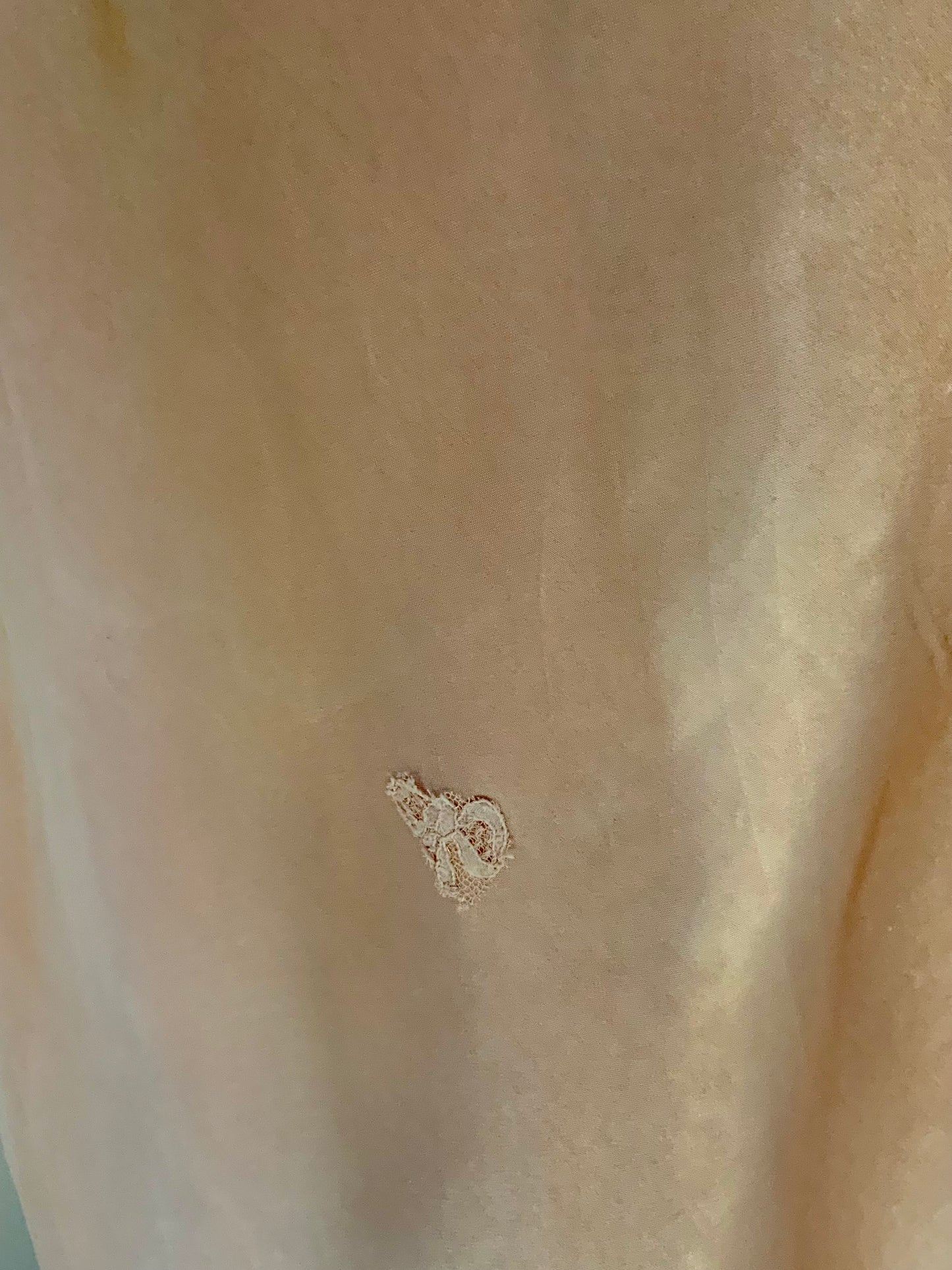 1940sVintage Hand-Dyed Satin Lace Slip Dress – Blush Peach with Satin Ribbon
- 40AA
