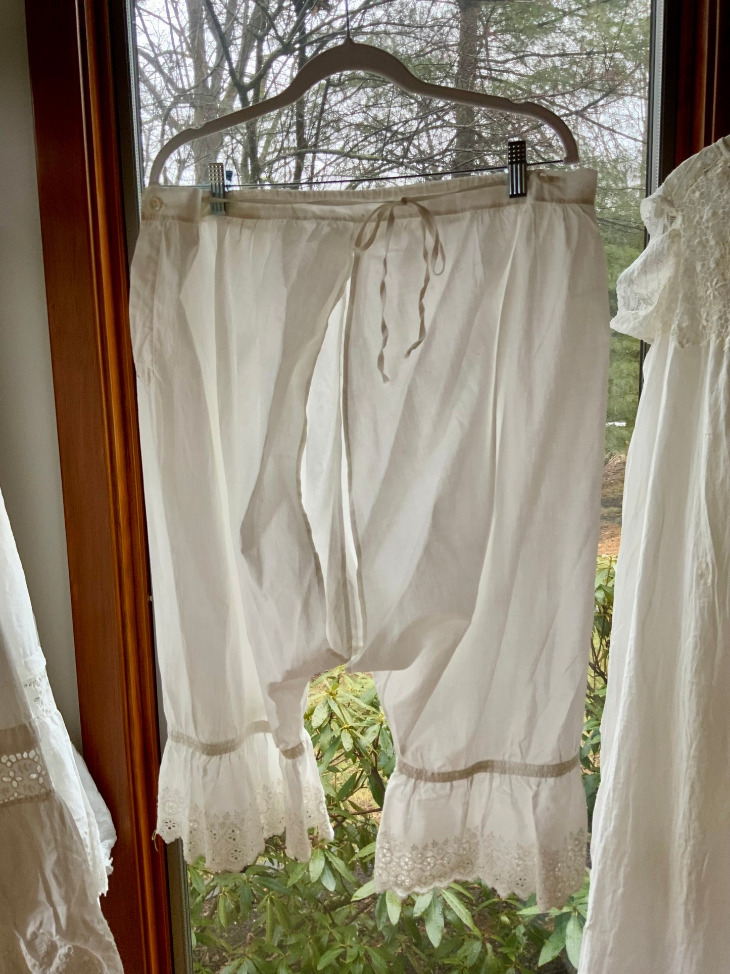 Edwardian White Cotton Bloomers with Broderie Anglaise Lace Hem – Antique Open Drawers Lingerie c.1905–1915-ED67