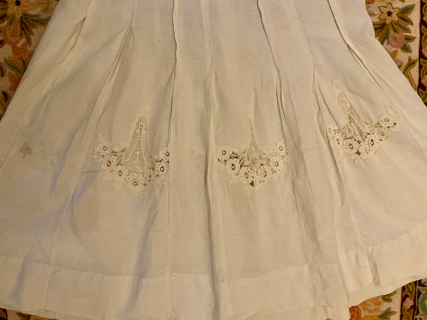 Edwardian Cotton Skirt with Crochet Lace Appliqués –1900s- ED25