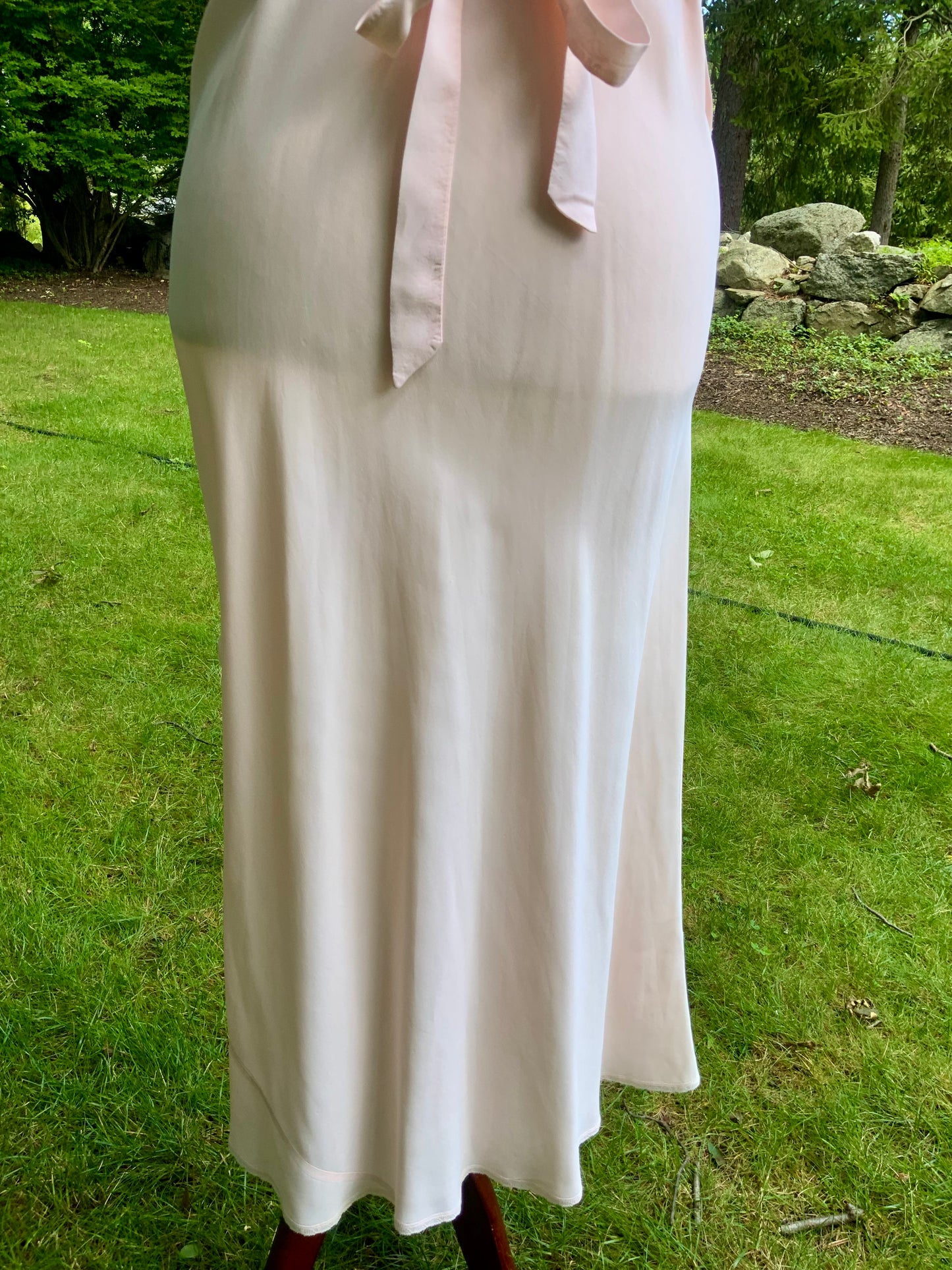 1930s Peach Embroidered Nightgown. Bias Cut Gown with Flutter Sleeves and Sash. Old Hollywood Lingerie.30CO.
