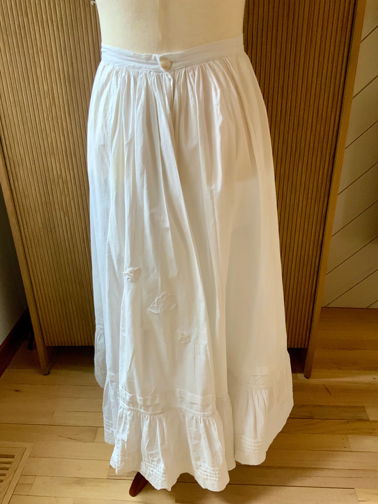 Antique Edwardian White Cotton Petticoat Skirt with Hand-Applied Vintage Appliqués-ED75