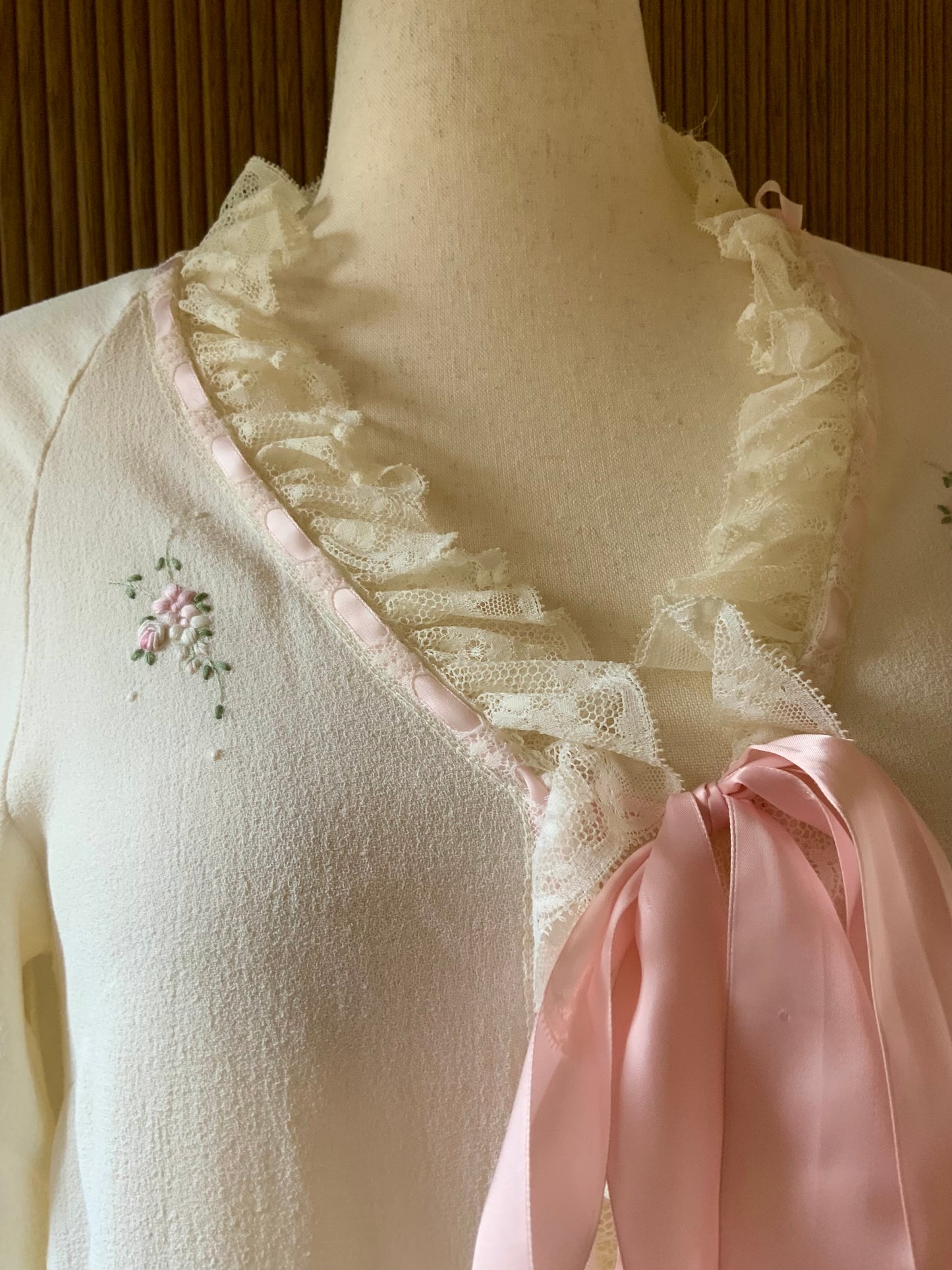 1950s Vintage Nylon Crepe Peignoir Robe Lace Ribbon Embroidered Boudoir Lingerie-50BF