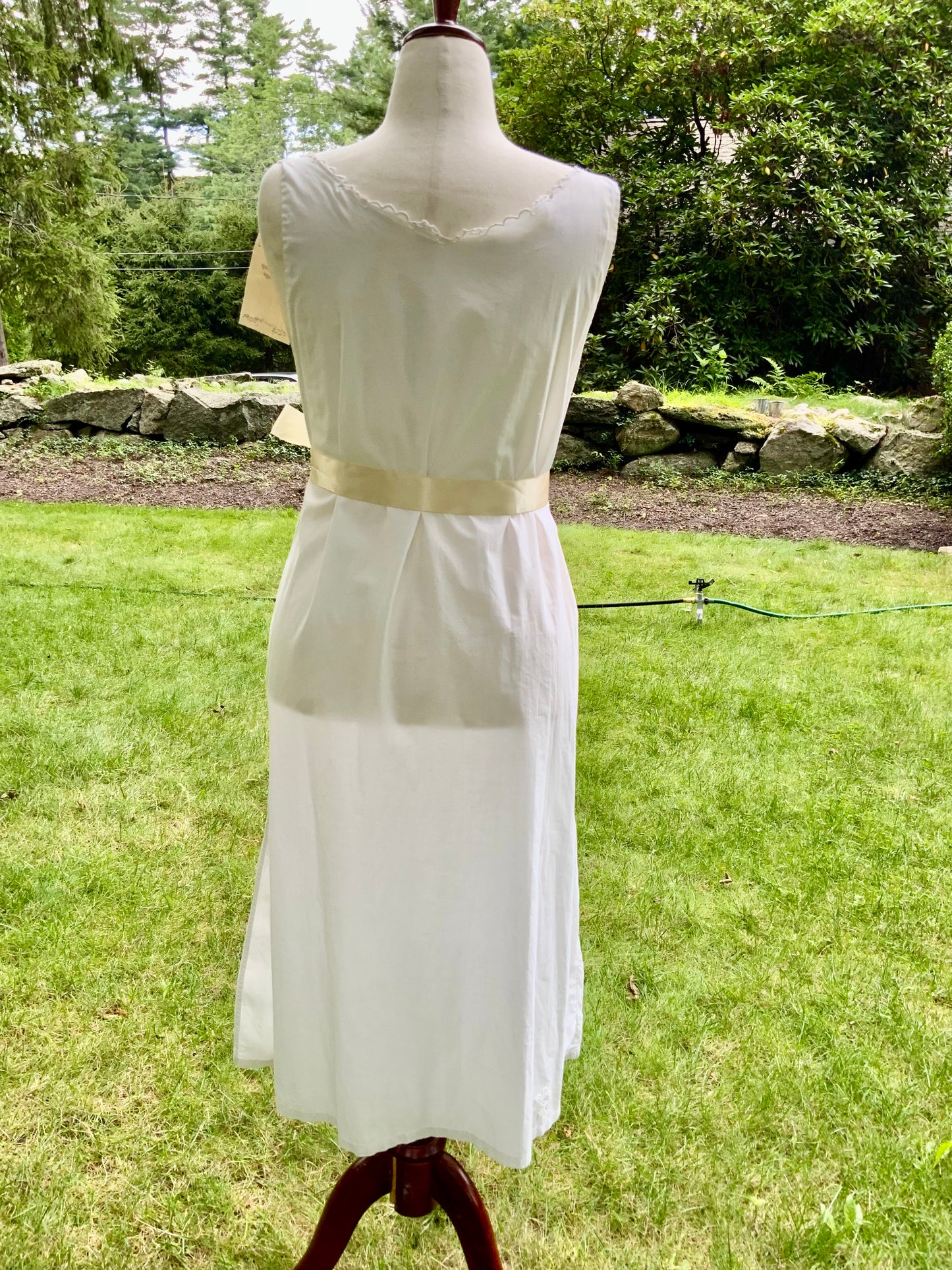 Late Edwardian White Cotton Nightgown. Antique Embroidered Cutwork Dress. Circa 1910s.ED100