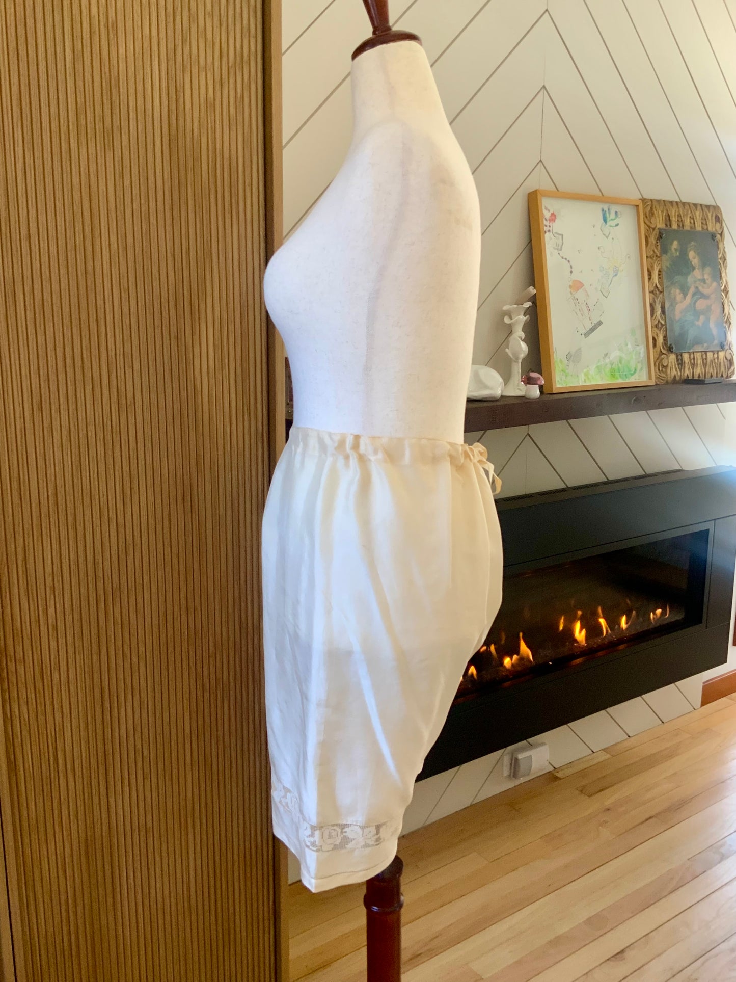 Edwardian Silk Pantalettes with Filet Lace • Antique Bloomers • Victorian Drawers • 1900s Boudoir Lingerie-ED52