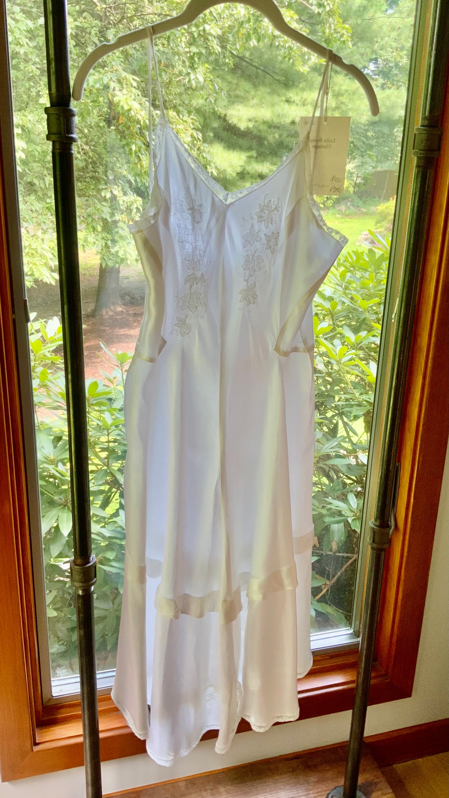 1930s White Satin Full-Length Slip with Floral Embroidery and Lace. XXS–XS.40CCC