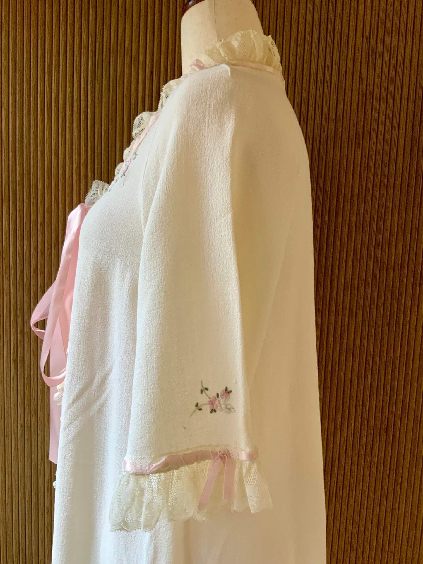 1950s Vintage Nylon Crepe Peignoir Robe Lace Ribbon Embroidered Boudoir Lingerie-50BF