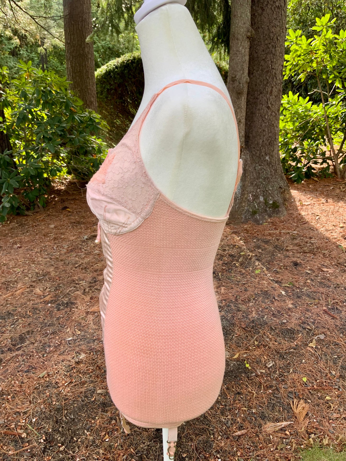 Vintage Corselet Girdle / Peach / Shaping Lingerie - Late 40s - 40AL corset