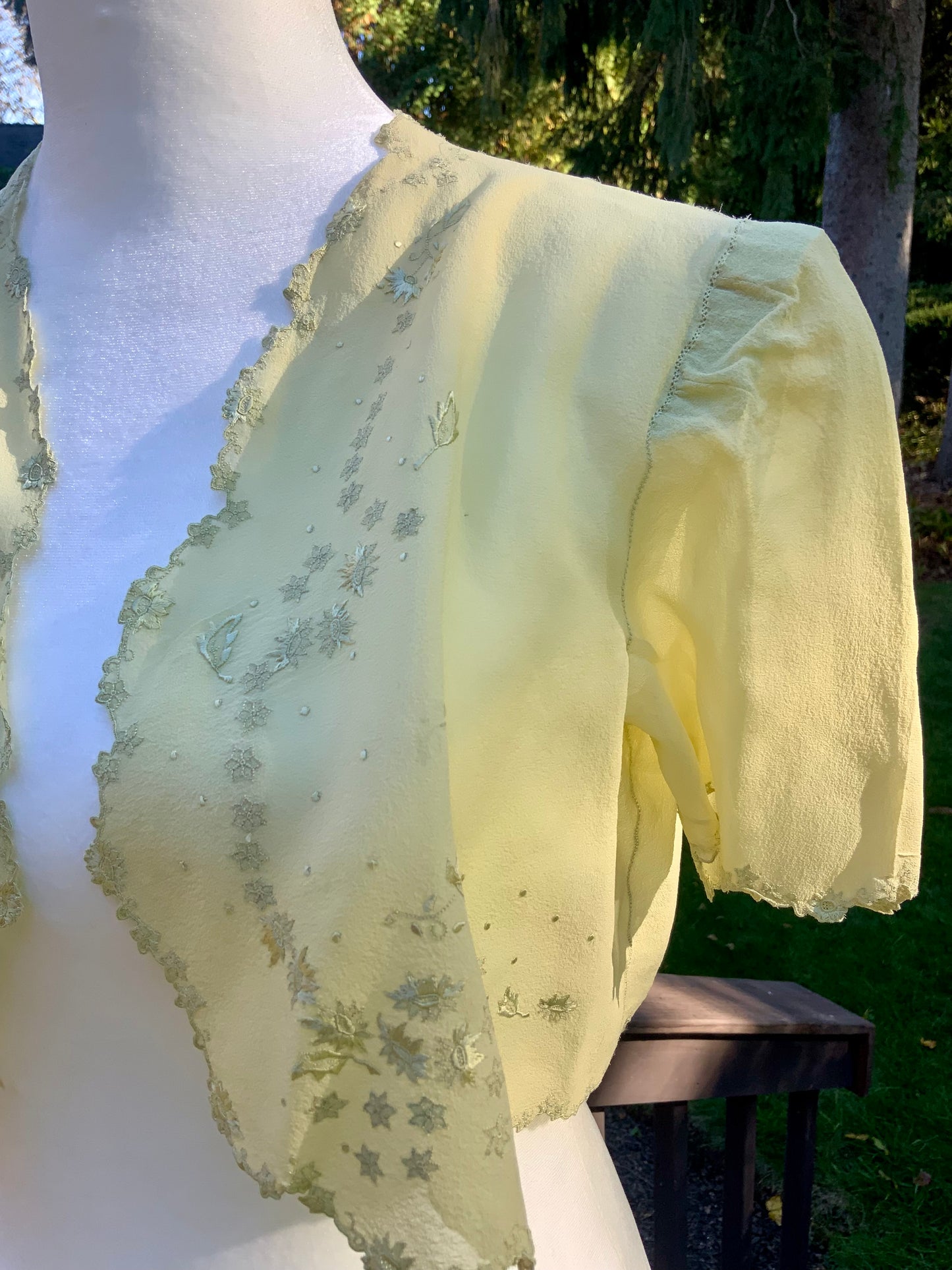 Silk Bed Jacket  Embroidered - Vintage Bed Jacket - 20s. - 20AN