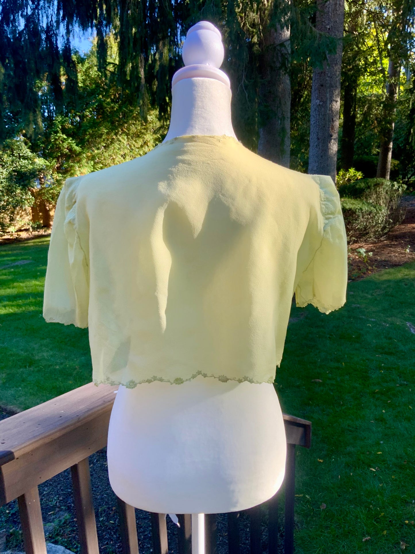 Silk Bed Jacket  Embroidered - Vintage Bed Jacket - 20s. - 20AN