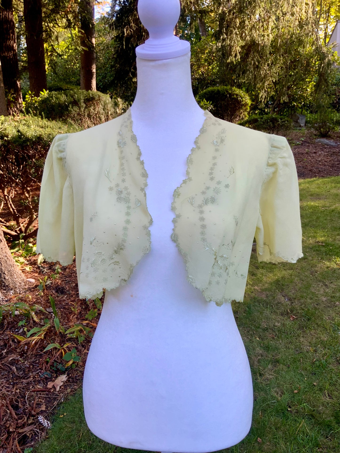 Silk Bed Jacket  Embroidered - Vintage Bed Jacket - 20s. - 20AN