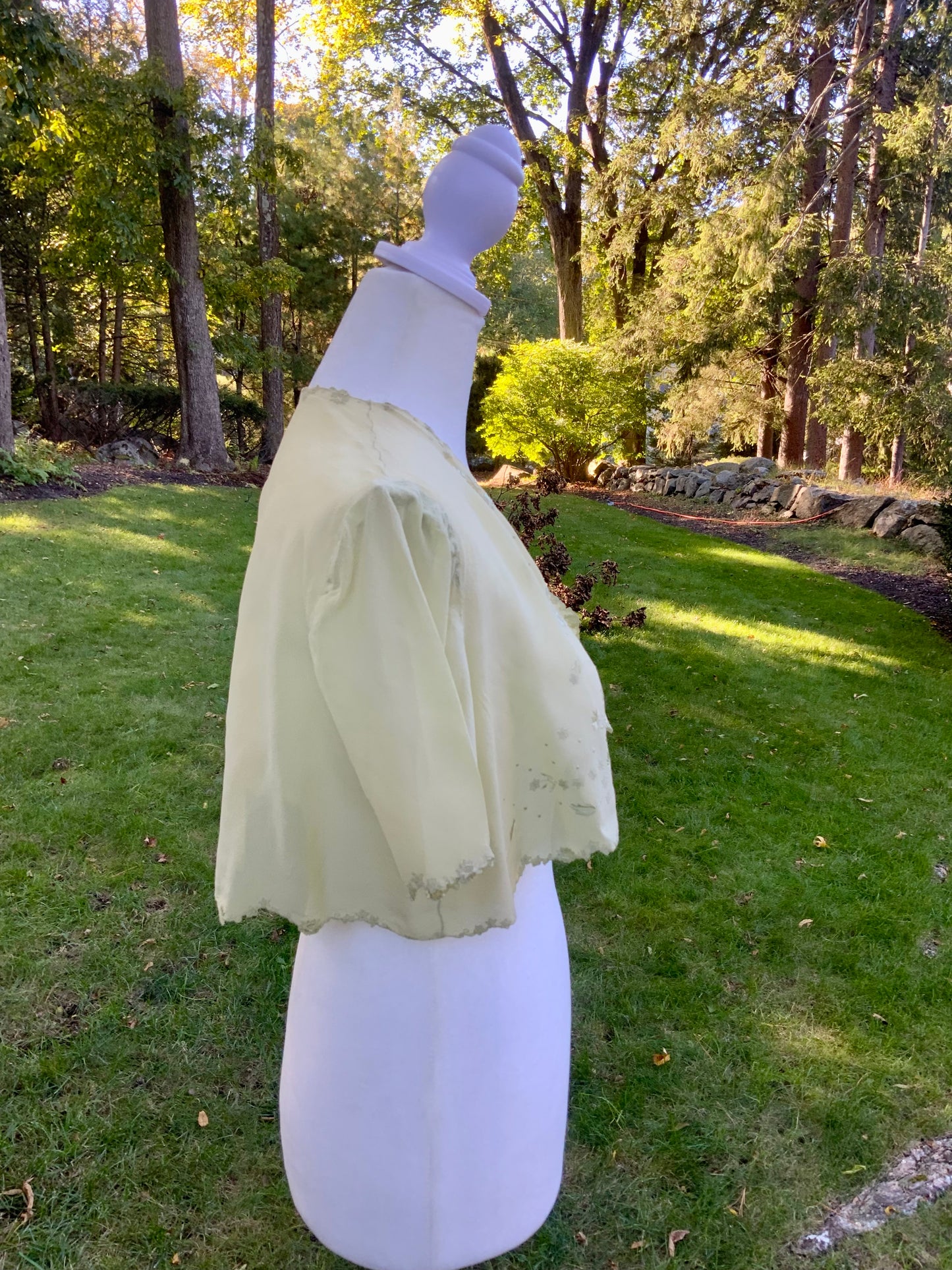 Silk Bed Jacket  Embroidered - Vintage Bed Jacket - 20s. - 20AN