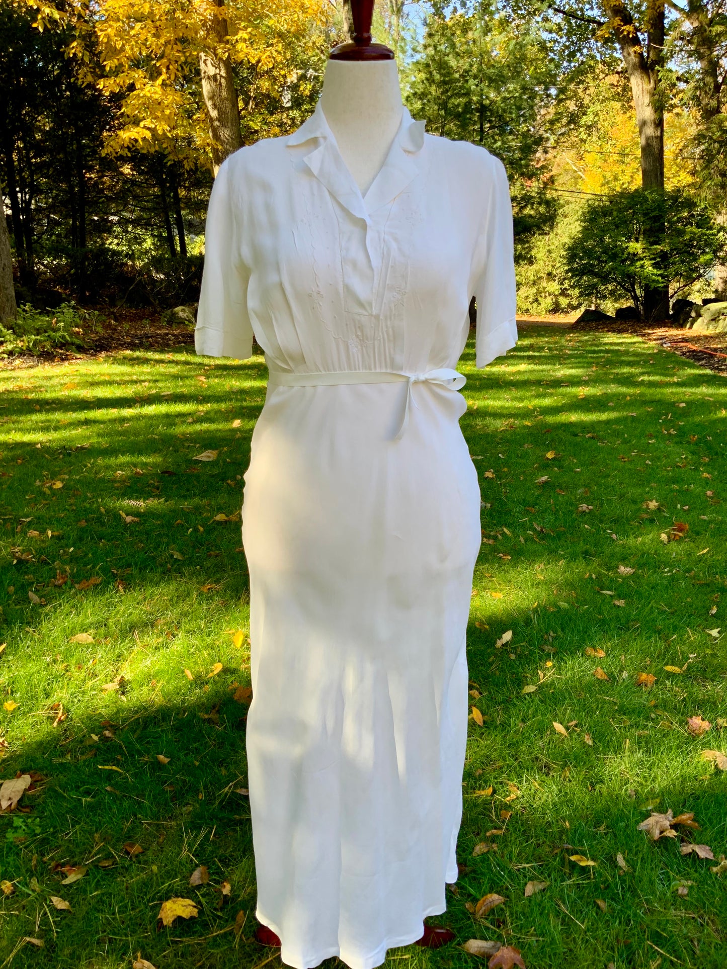 Silk Embroidered Ivory Nightgown | Bias Cut Vintage Lingerie - 40s - 40AO
