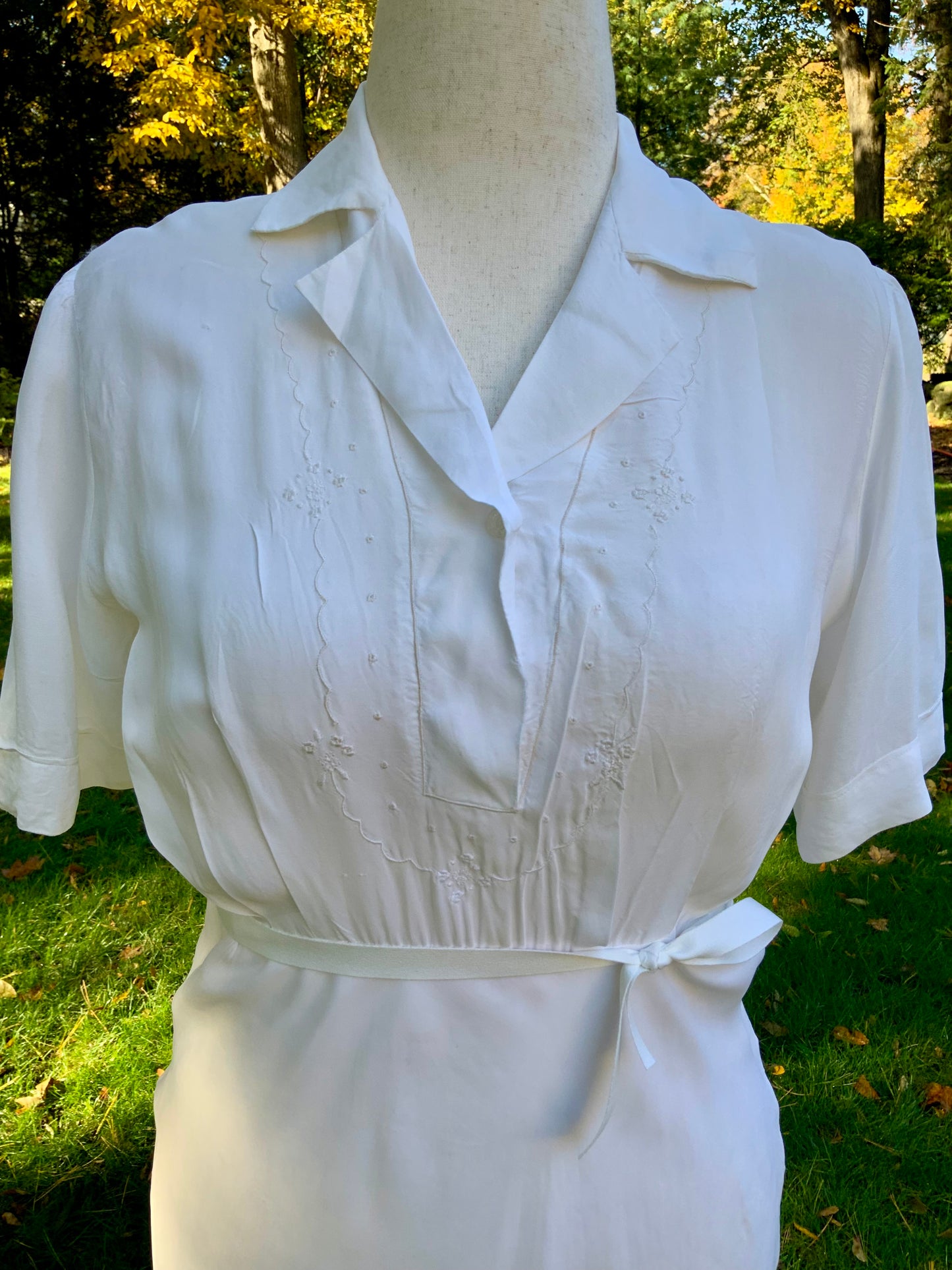 Silk Embroidered Ivory Nightgown | Bias Cut Vintage Lingerie - 40s - 40AO