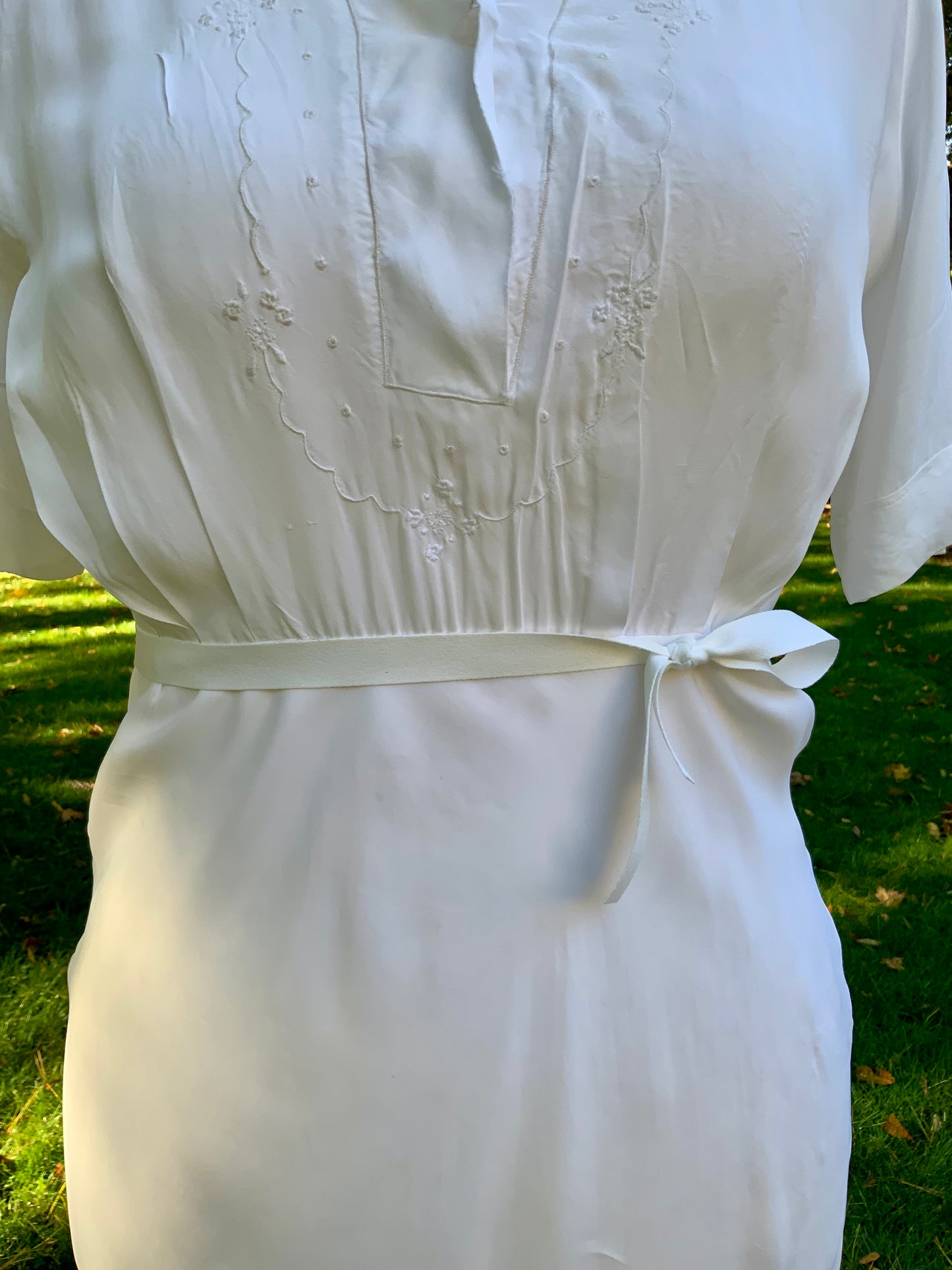 Silk Embroidered Ivory Nightgown | Bias Cut Vintage Lingerie - 40s - 40AO