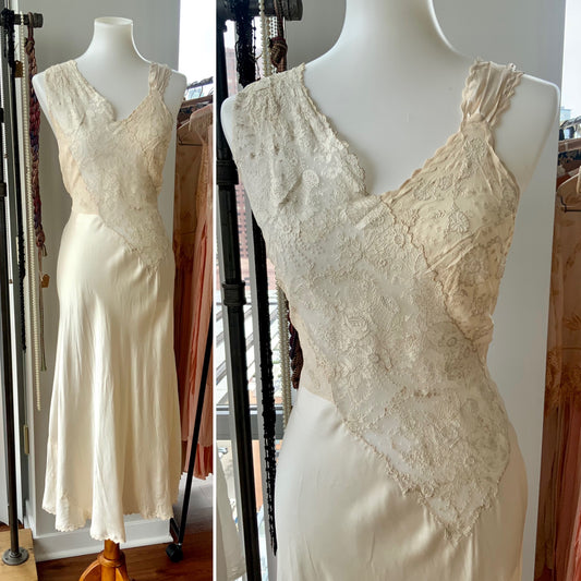 Exquisites Brautnachthemd aus Seide – 40er Jahre