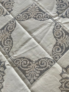 Edwardian Embroidered Tablecloth - 1900 - LuluBoopVintage